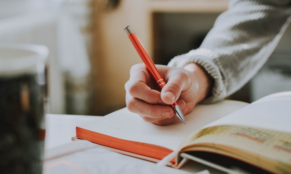 Escritura de emociones como uno de los ejemplos de que es inteligencia emocional