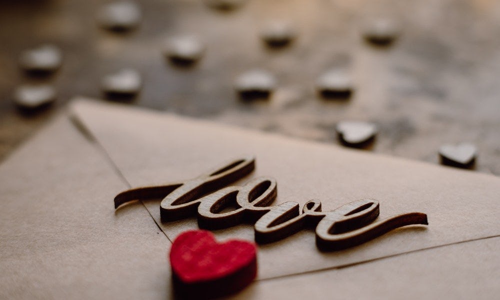 Ejemplo de un poema largo, ubicado dentro de una carta con corazones