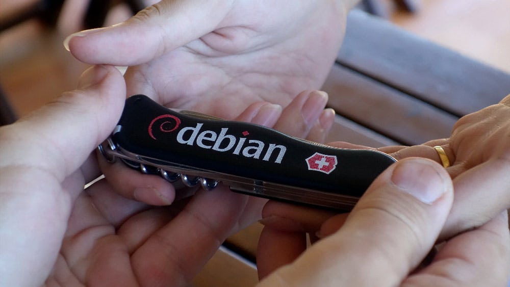 seguridad en Debian