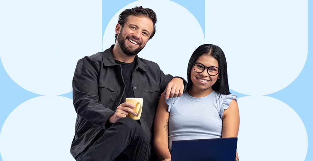 mujer y hombre sonriendo