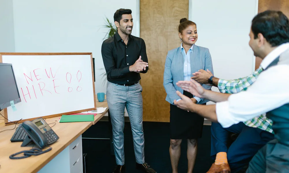 Tipo de liderazgo que entrega recompensa a empleados