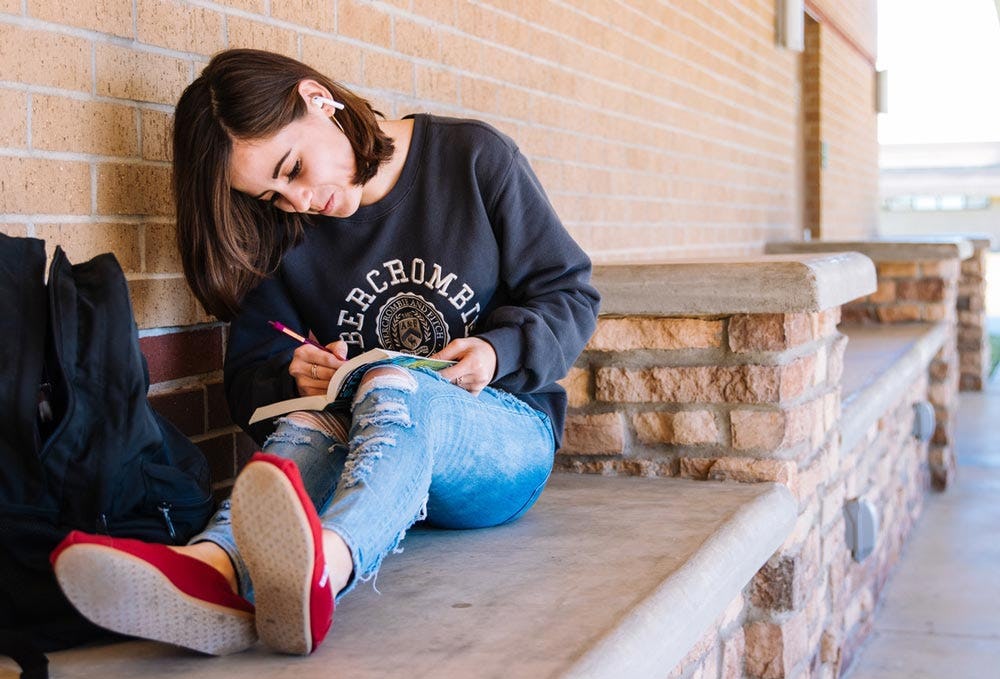 adolescente identificando sus actividades preferidas