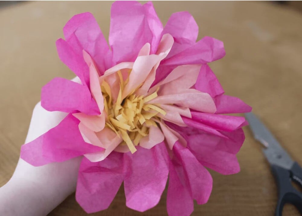 Cómo hacer un ramo de flores de papel ¡Fácil! - Manualidades Play