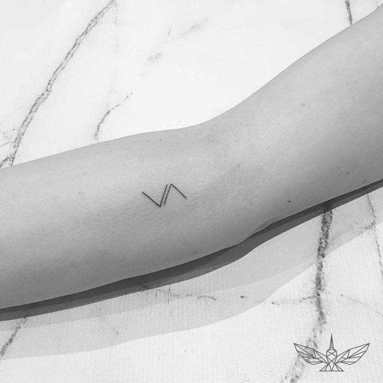 Tatuajes pequeños en los brazos para mujer