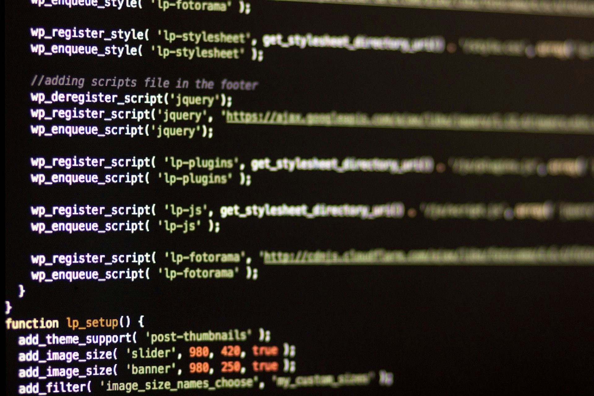 Tanto Joomla como Wordpress utilizan el lenguaje de programación PHP.