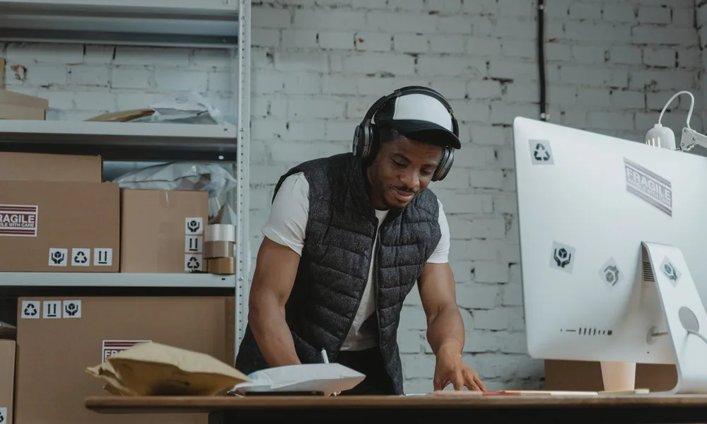 Hombre usa Shopify Plus para su negocio de ventas online