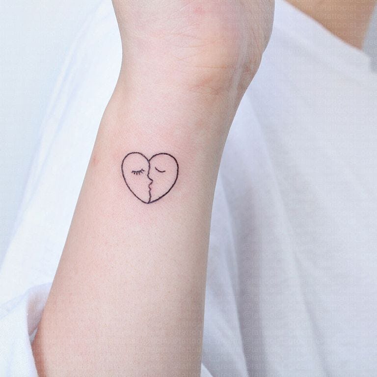 tatuaje de corazon mujer