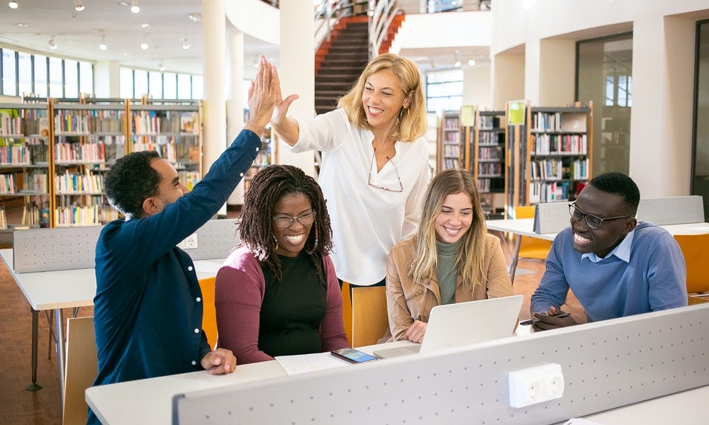 grupo de estudio en la universidad