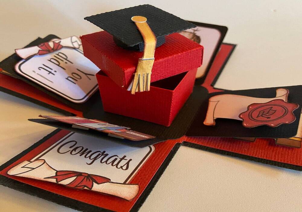 ideas para decorar un gorro de graduacion