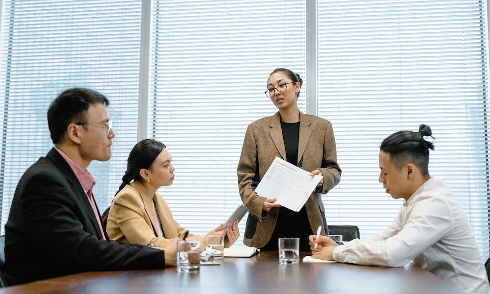 Equipo de trabajo resuelve cómo evitar los conflictos laborales