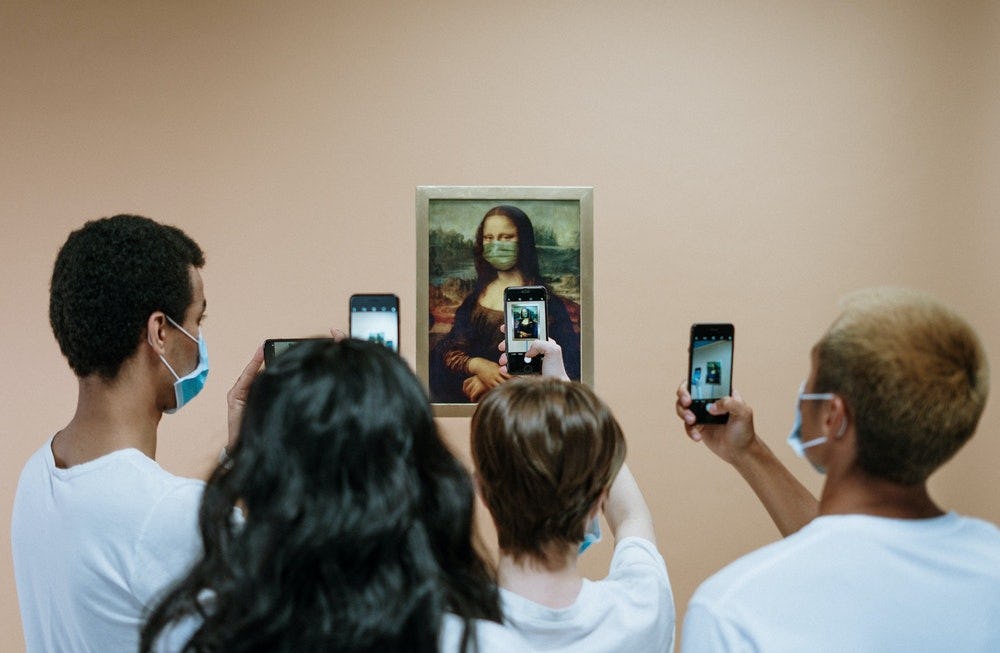 Personas tomando foto en Visual Search