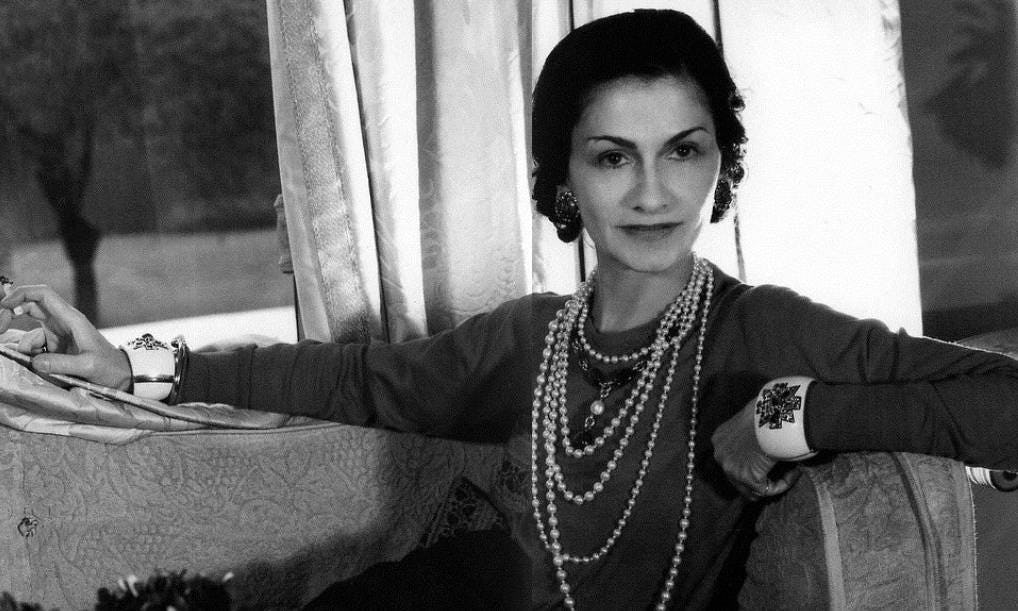 Coco Chanel diseñadora mujer famosa