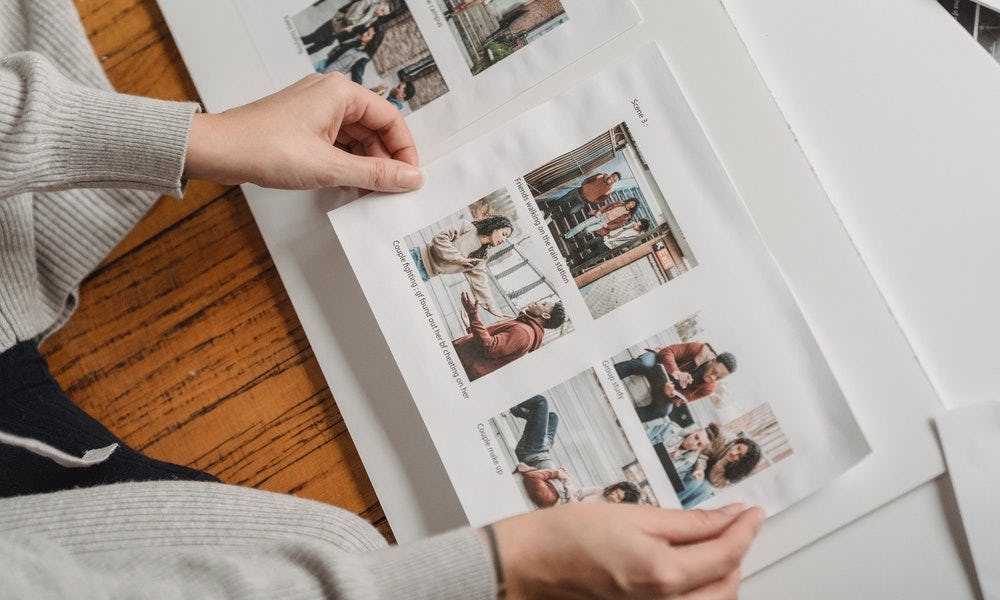 Hacer un collage como una de las mejores ideas para hacer un libro de fotos