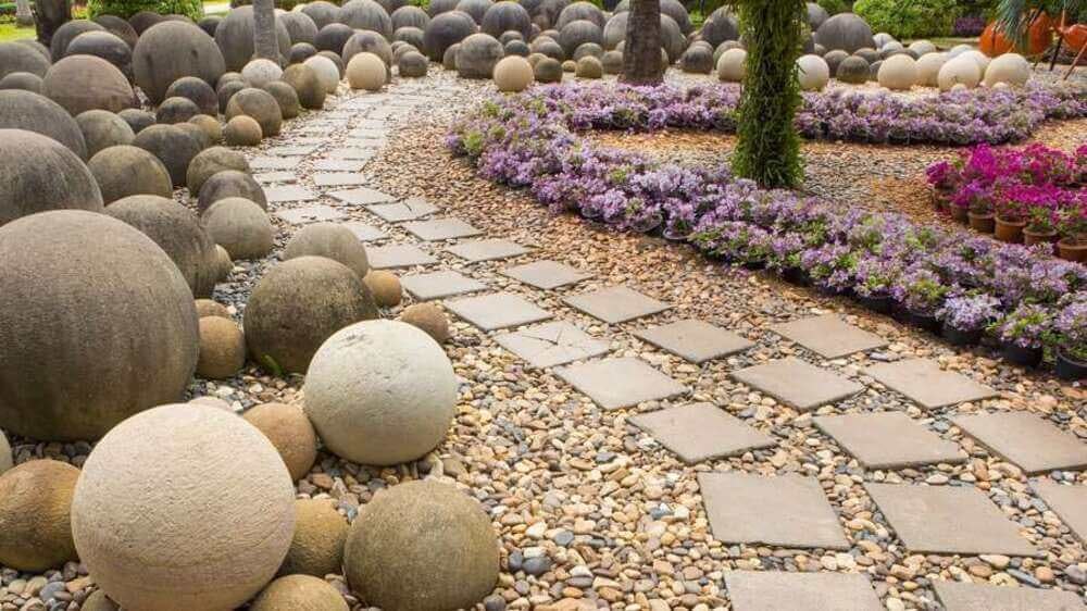 8 ideas para decorar el jardín con piedras
