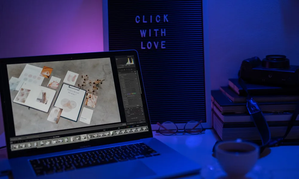 Editar con función destino, ubicada en la barra de herramientas de Photoshop