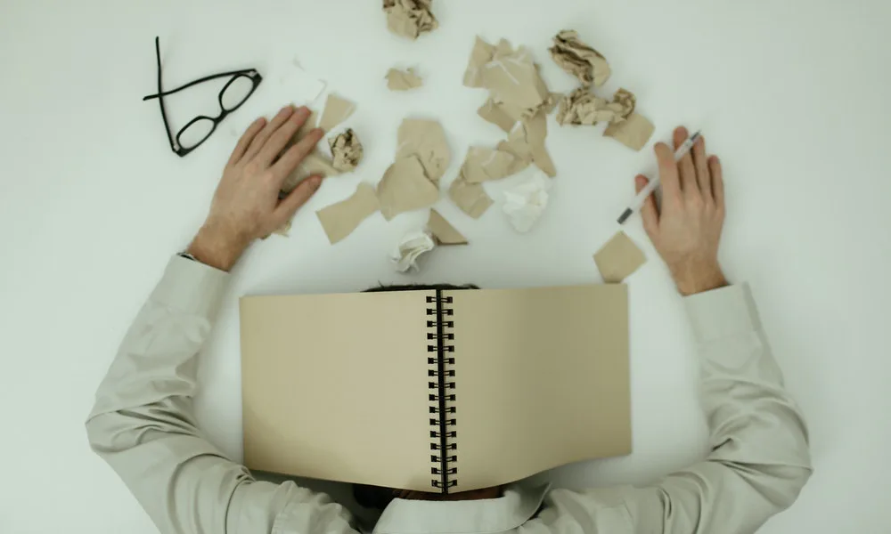 síndrome boreout en una persona agotada