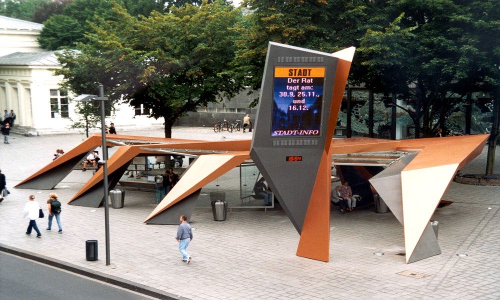 Arte deconstructivista en paradas de autobús