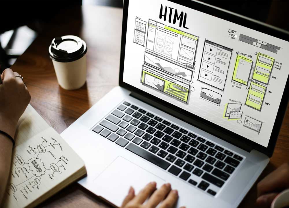 laptop que lleva un footer en html
