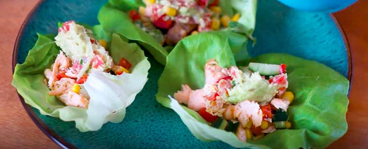 Tacos de lechuga para almuerzo saludable