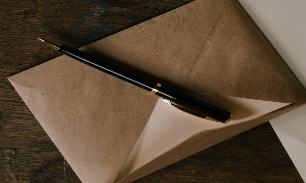 Carta que guarda uno de los poemas largos de autores famosos