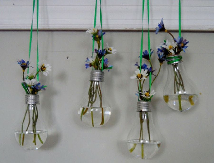 macetas recicladas con bombillas