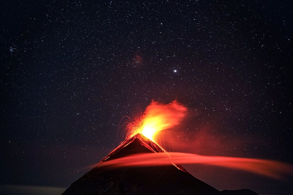 Volcán en erupción
