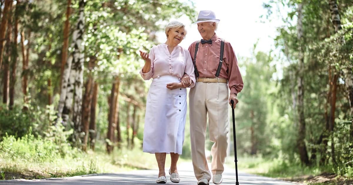 adultos mayores riendo