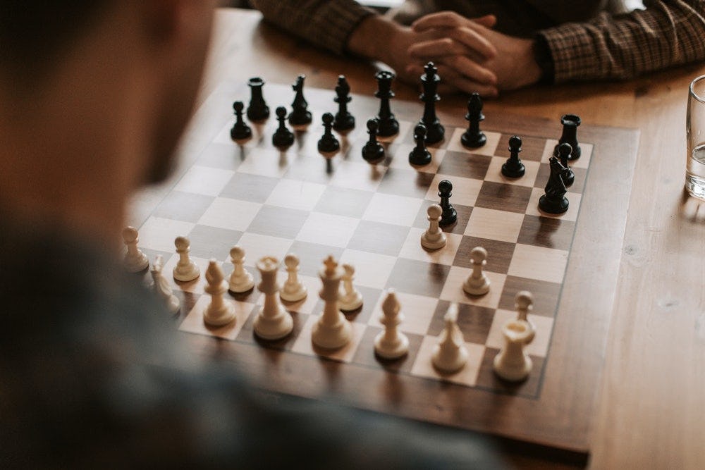 apertura según las reglas del ajedrez