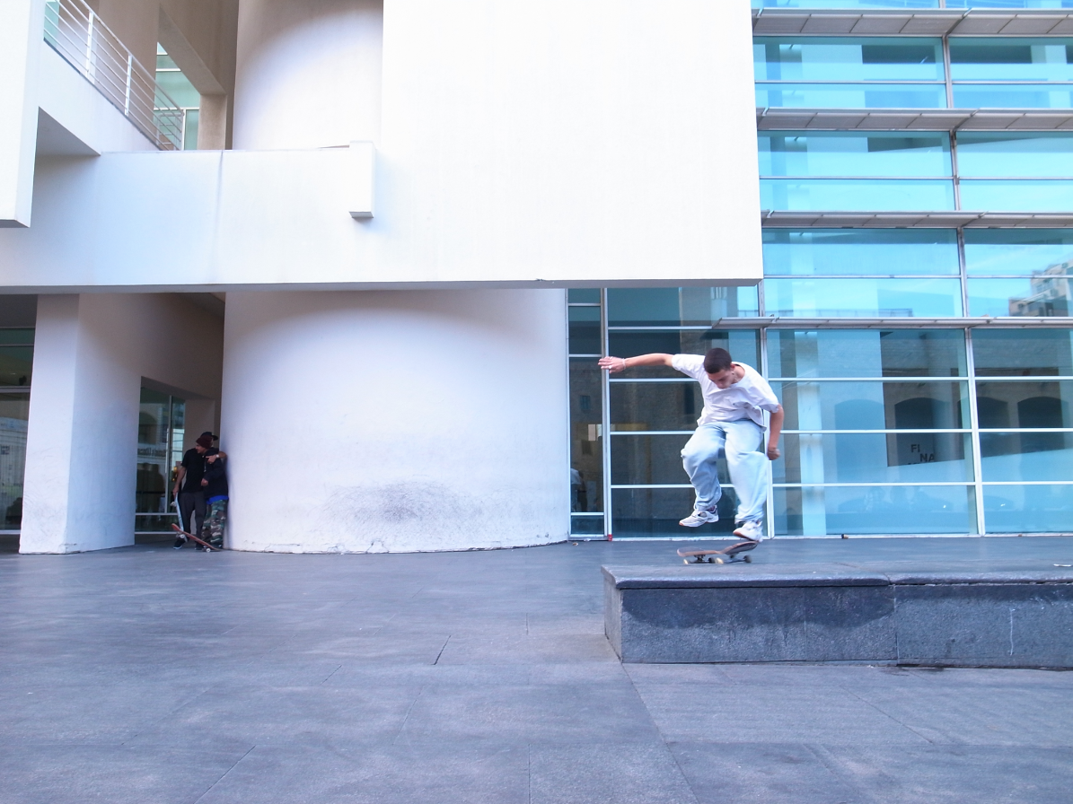 fotografia-skater-macba-velocidad-obturacion-barcelona-alessandro-valerga-ricoh