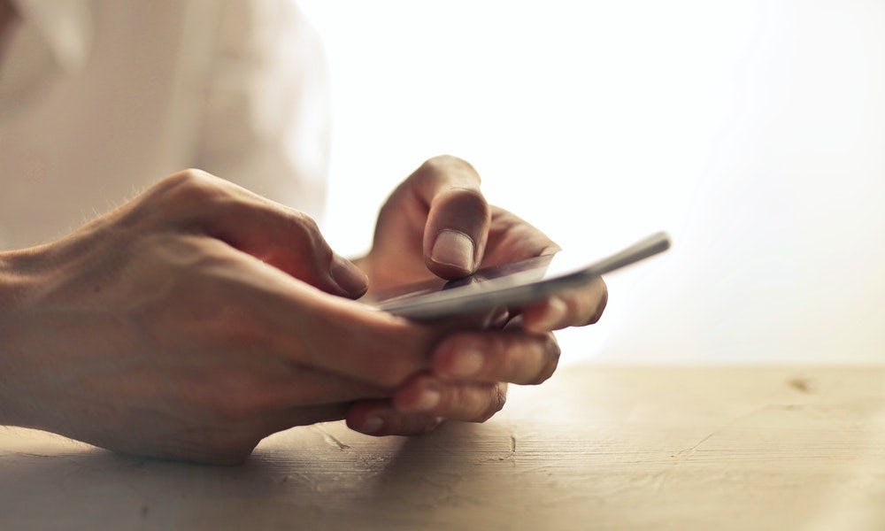 No enviar mensajes inadecuados para cumplir con las políticas de grupo de WhatsApp