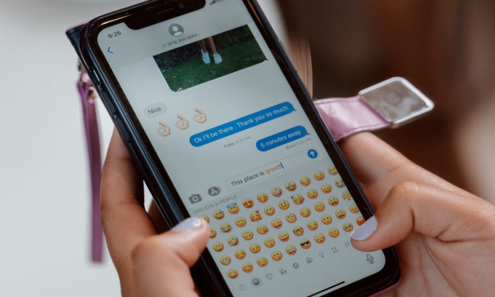 Resumir con emojis como una parte de los objetivos de un grupo de WhatsApp