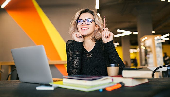 Mujer con mentalidad de aprendizaje