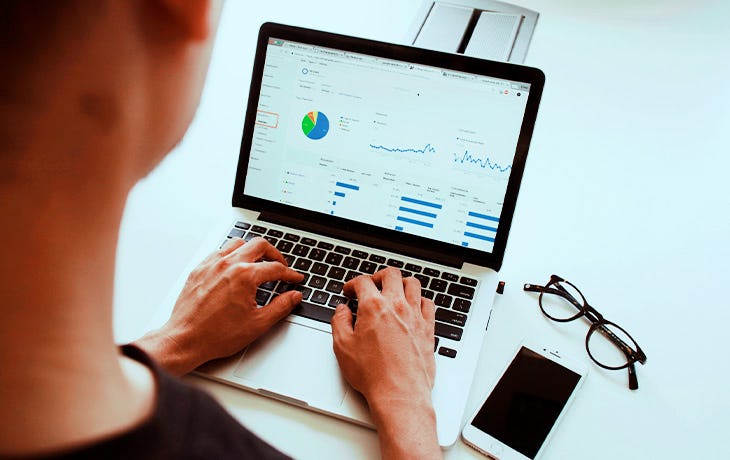 análisis de métricas digitales