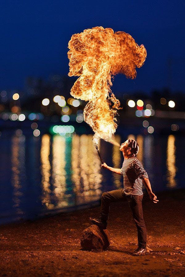 fotografia-nocturna-fuego-llamas-lanzafuego