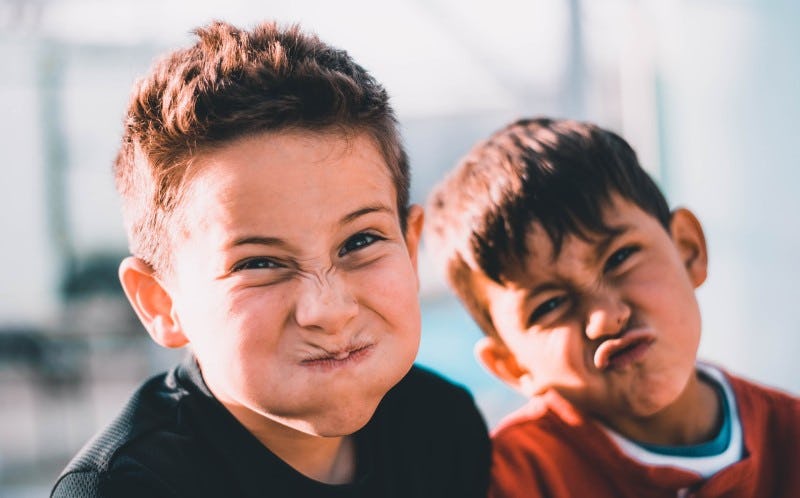 Niños jugando la seguidilla