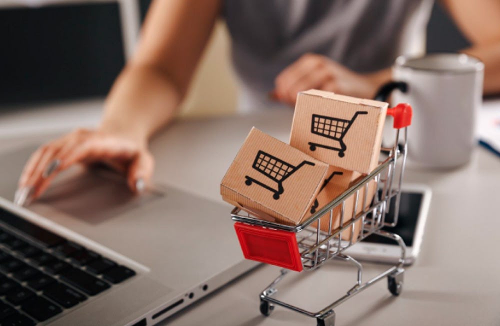 cliente haciendo compras online