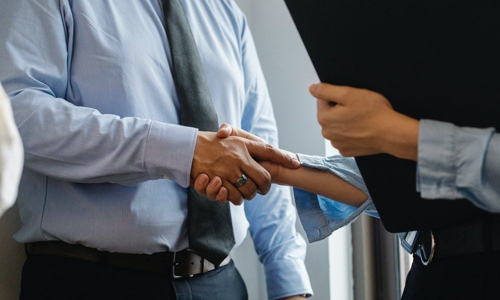 Llegar a un acuerdo luego de entregar una carta de renuncia de trabajo