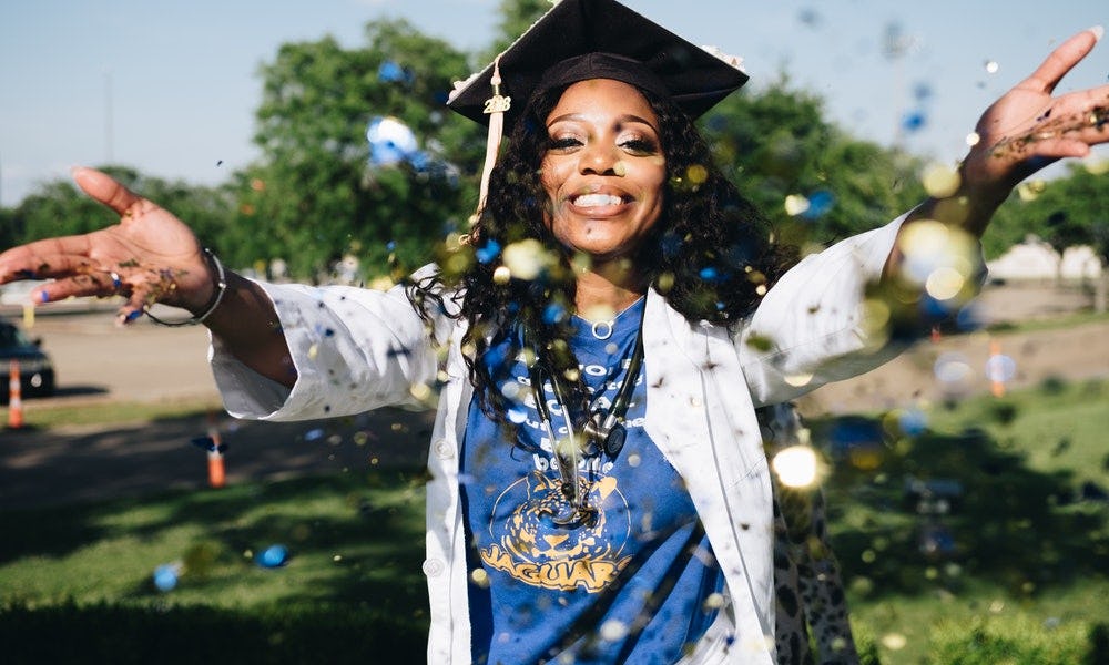 graduacion de estudiante de la universidad