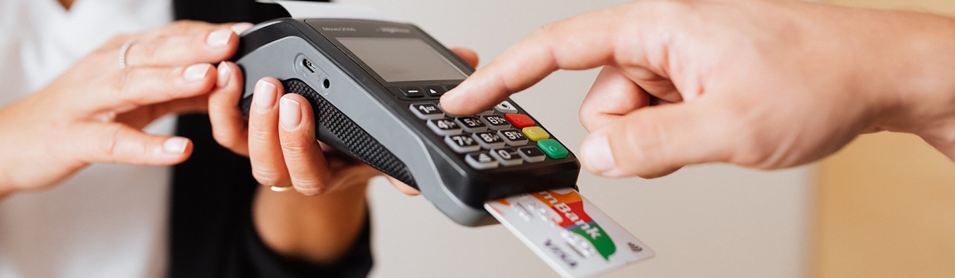 Cómo usar una tarjeta de crédito sin endeudarte y aprovechar sus beneficios