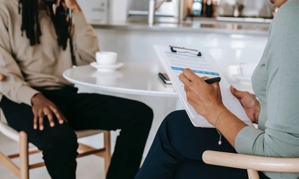 Estrategias de brand awareness en juego para priorizar necesidades de clientes