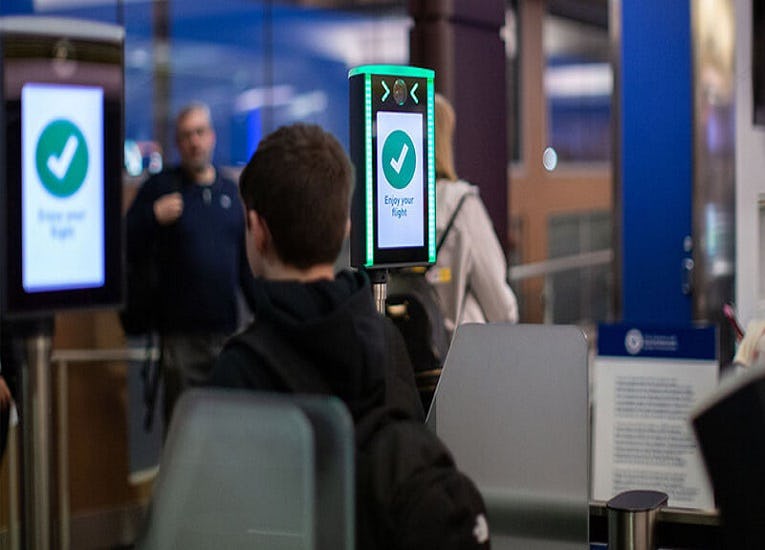 Identificado de pago en aeropuerto