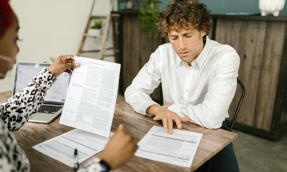 Cómo salir de las deudas al enfocarte una a la vez