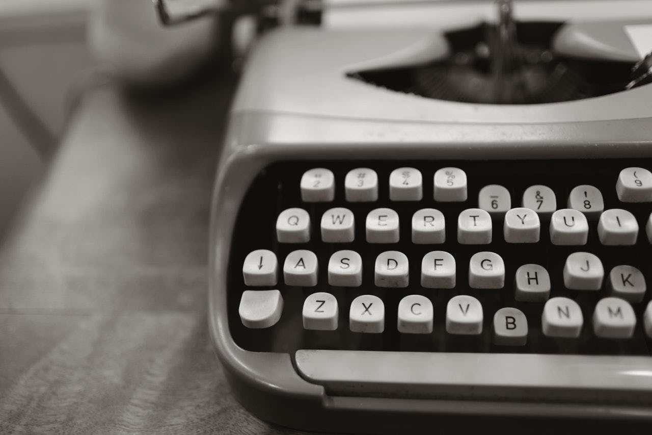 máquina de escribir para redactar usando ejemplos de palabras compuestas