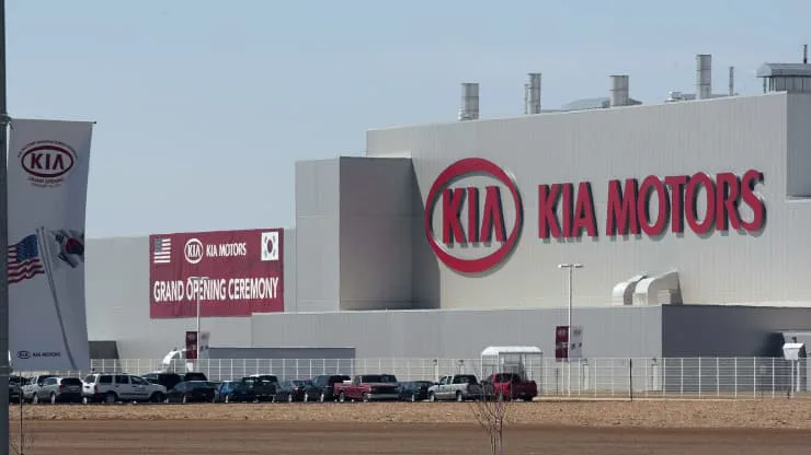 https://crehana-blog.s3.amazonaws.com/media/filer_public/b9/12/b912afcc-ba77-4105-9ab1-1fddf6954113/kia-motors.jpeg