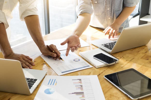 reunión de negocios estrategia data driven