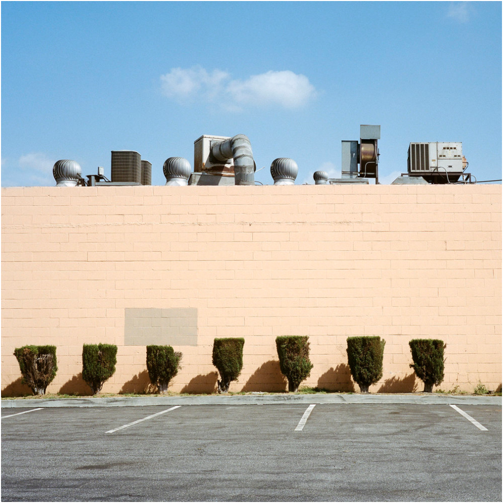 Fotografía minimalista estacionamiento