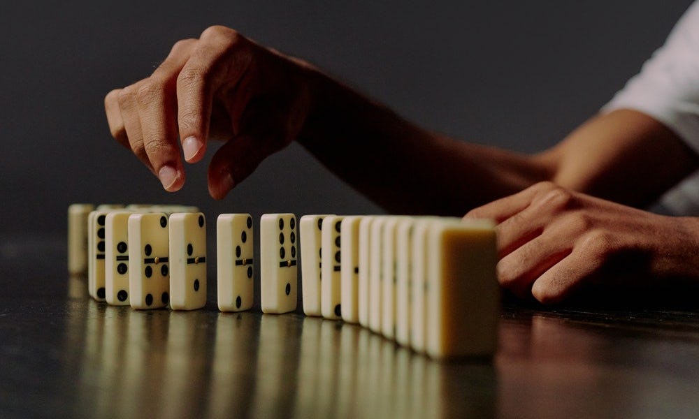 Dominó dentro de los ejercicios para administrar el tiempo