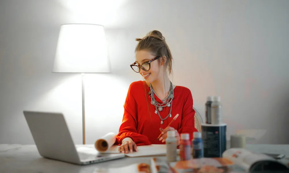 trabajadora temporal del gig economy