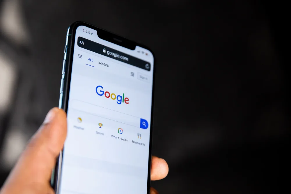 página de Google en teléfono móvil