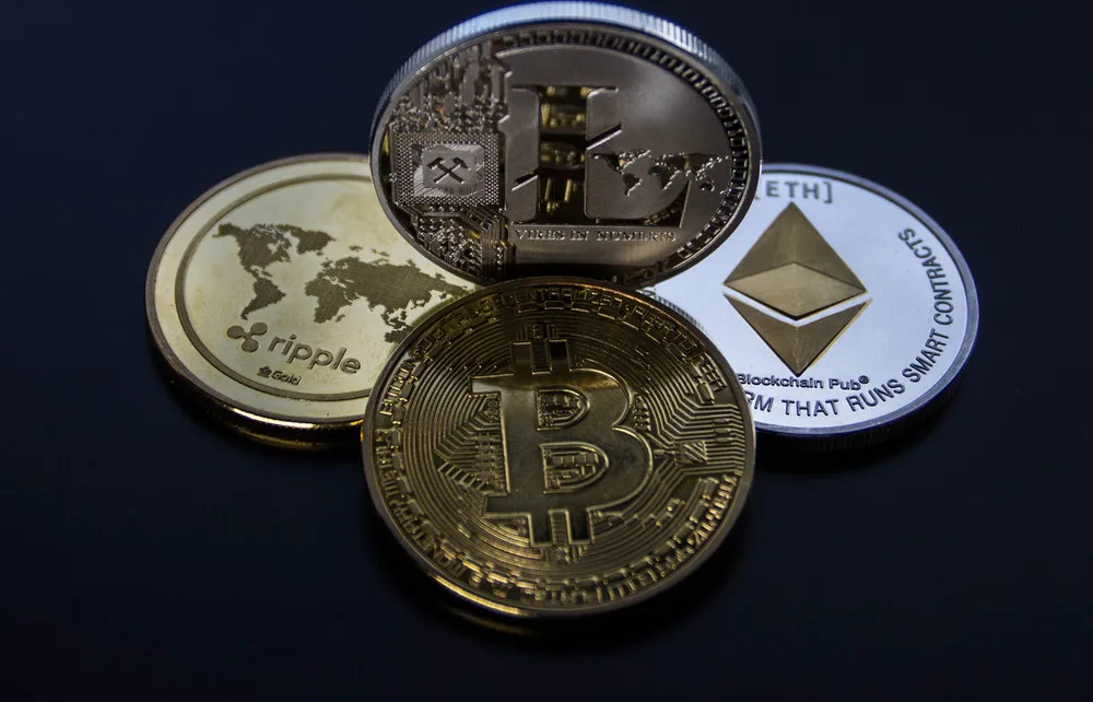 Fotografías de diversos tipos de criptomonedas